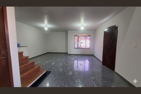 Casa à venda com 3 quartos, 248m² em Vila Ivone, São Paulo