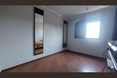 Casa à venda com 3 quartos, 248m² em Vila Ivone, São Paulo