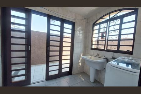 Casa à venda com 3 quartos, 248m² em Vila Ivone, São Paulo