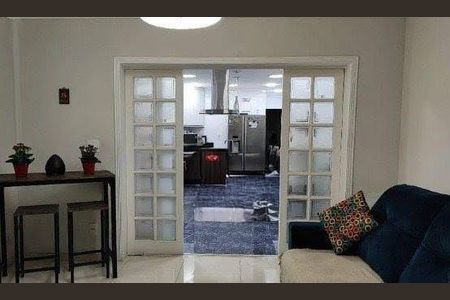 Casa à venda com 4 quartos, 200m² em Água Rasa, São Paulo