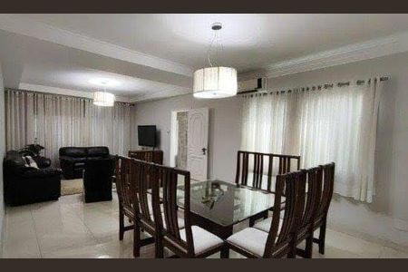 Casa à venda com 4 quartos, 200m² em Água Rasa, São Paulo