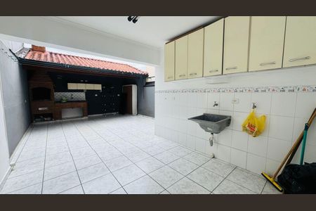 Casa à venda com 136m², 3 quartos e 2 vagas