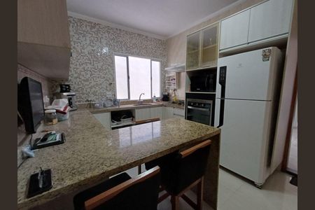 Casa à venda com 130m², 3 quartos e 2 vagas