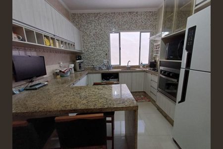 Casa à venda com 130m², 3 quartos e 2 vagas