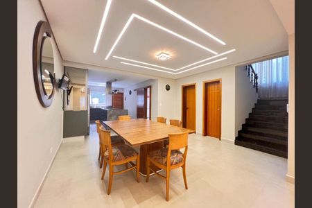 Casa à venda com 3 quartos, 280m² em Parque dos Passaros, São Bernardo do Campo