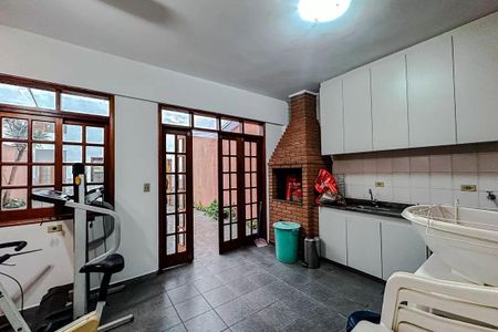 Casa à venda com 4 quartos, 230m² em Água Rasa, São Paulo