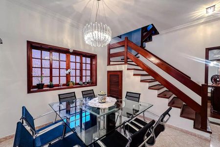 Casa à venda com 4 quartos, 230m² em Água Rasa, São Paulo