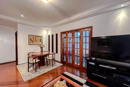 Casa à venda com 4 quartos, 230m² em Água Rasa, São Paulo