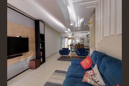 Casa à venda com 3 quartos, 156m² em Vila Carrão, São Paulo