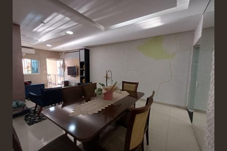 Casa à venda com 3 quartos, 156m² em Vila Carrão, São Paulo