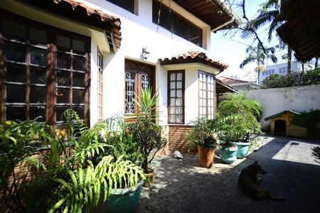 Casa à venda com 250m², 3 quartos e 2 vagas