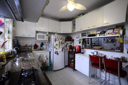 Casa à venda com 250m², 3 quartos e 2 vagas