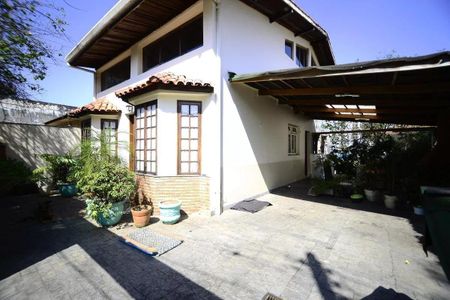 Casa à venda com 250m², 3 quartos e 2 vagas