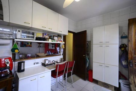 Casa à venda com 250m², 3 quartos e 2 vagas