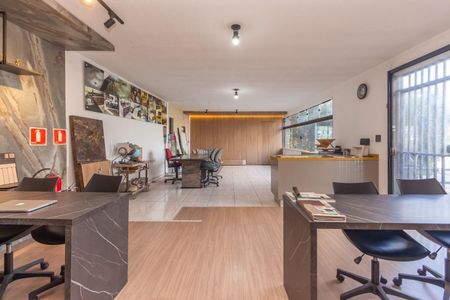Casa à venda com 700m², 3 quartos e 2 vagas