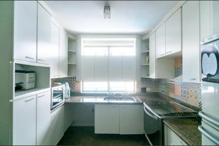 Casa à venda com 5 quartos, 386m² em Vila Santo Estevão, São Paulo