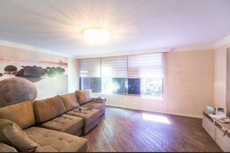 Casa à venda com 386m², 5 quartos e 4 vagas