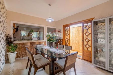 Casa à venda com 353m², 3 quartos e 2 vagas