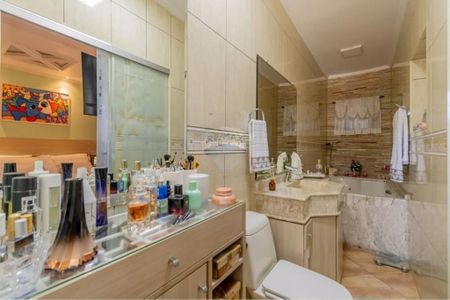 Casa à venda com 353m², 3 quartos e 2 vagas