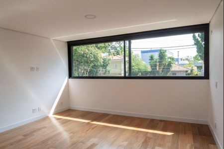 Casa à venda com 4 quartos, 420m² em Alto de Pinheiros, São Paulo