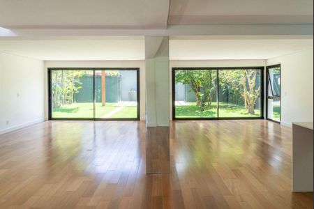 Casa à venda com 4 quartos, 420m² em Alto de Pinheiros, São Paulo