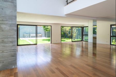 Casa à venda com 4 quartos, 420m² em Alto de Pinheiros, São Paulo