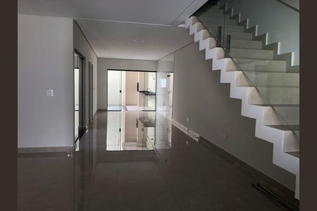 Casa à venda com 180m², 3 quartos e 4 vagas