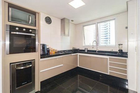 Apartamento à venda com 176m², 3 quartos e 4 vagas