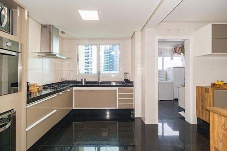 Apartamento à venda com 176m², 3 quartos e 4 vagas