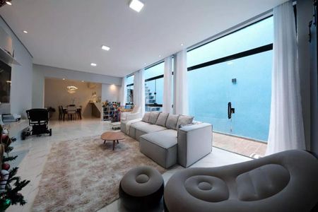 Casa à venda com 3 quartos, 250m² em Vila Ponte Rasa, São Paulo