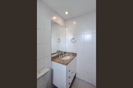 Apartamento à venda com 73m², 2 quartos e 2 vagasBanheiro da Suíte