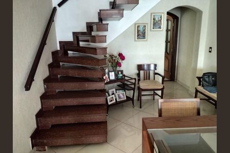 Casa à venda com 136m², 4 quartos e 2 vagas