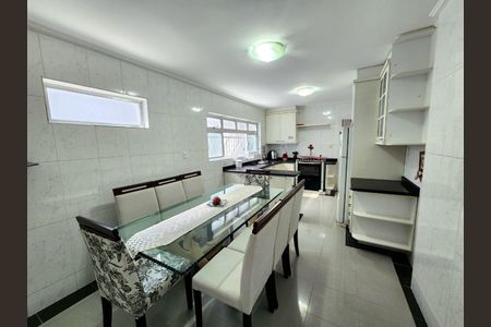 Casa à venda com 180m², 3 quartos e 2 vagas