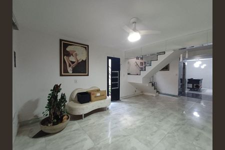 Casa à venda com 5 quartos, 250m² em Vila Guilhermina, São Paulo
