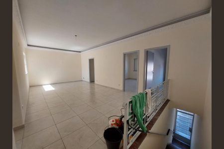 Casa para alugar com 4 quartos, 140m² em Vila Invernada, São Paulo