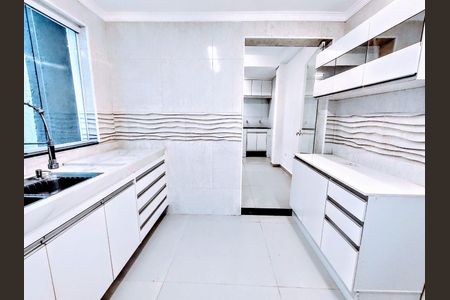 Casa à venda com 3 quartos, 180m² em Chácara Japonesa, São Paulo