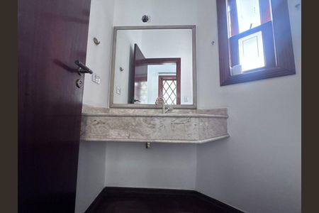 Casa para alugar com 420m², 4 quartos e 4 vagas