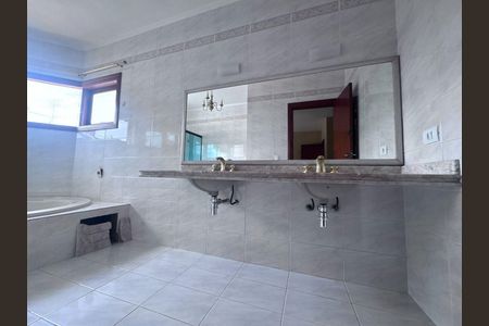 Casa para alugar com 420m², 4 quartos e 4 vagas