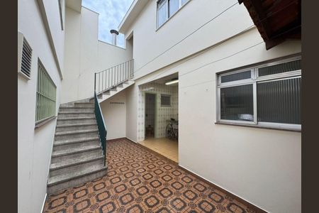 Casa à venda com 218m², 3 quartos e 3 vagas