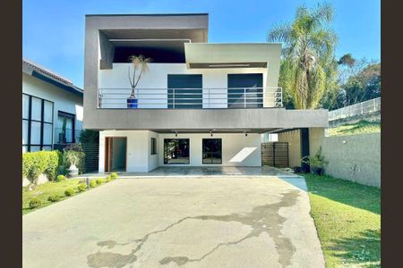Casa para alugar com 360m², 4 quartos e 8 vagas