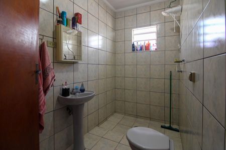 Casa à venda com 160m², 4 quartos e 2 vagasBanheiro 1