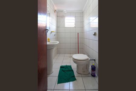 Casa à venda com 160m², 4 quartos e 2 vagasBanheiro 2