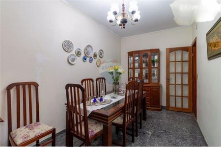 Casa à venda com 3 quartos, 250m² em Jardim Monte Kemel, São Paulo