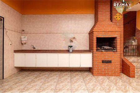 Casa à venda com 250m², 3 quartos e 4 vagas