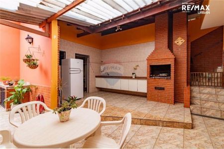 Casa à venda com 250m², 3 quartos e 4 vagas