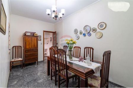 Casa à venda com 250m², 3 quartos e 4 vagas