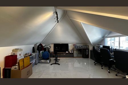Casa de condomínio à venda com 400m², 4 quartos e 5 vagasSótão