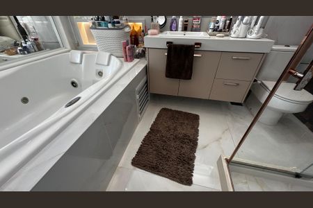 Casa de condomínio à venda com 400m², 4 quartos e 5 vagasBanheiro da Suíte 4