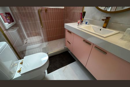 Casa de condomínio à venda com 400m², 4 quartos e 5 vagasBanheiro da Suíte 2
