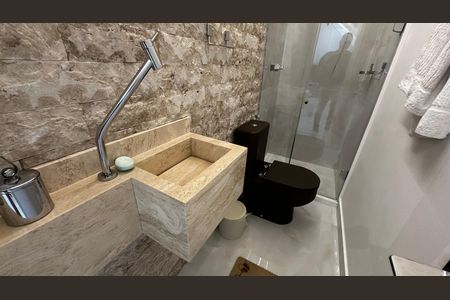 Casa de condomínio à venda com 400m², 4 quartos e 5 vagasBanheiro do Sótão